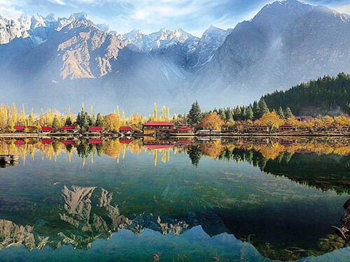 Thung lũng Hunza ở phía Tây Bắc của dãy Himalaya